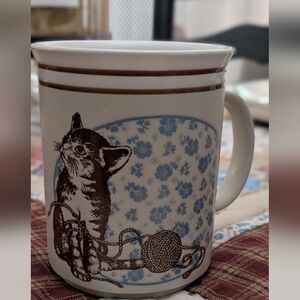 Vintage Kitten blue flowers with Yarn Mug